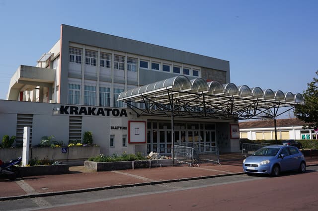 Façade du Krakatoa à Mérignac-Arlac, salle de musiques actuelles de la métropole bordelaise.